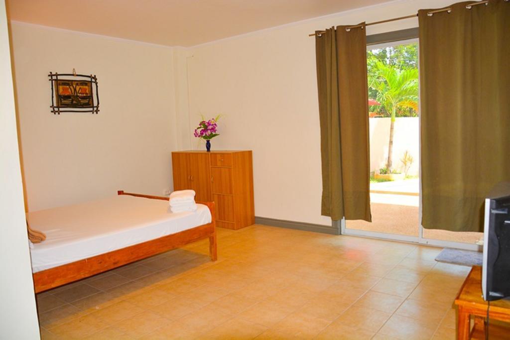 Alona Studios Apartment Hotel بنغلاو المظهر الخارجي الصورة